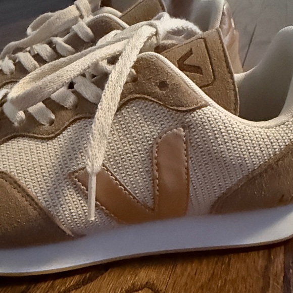 Veja Tan and Cream Women's Sneakers - Picture 6 of 8